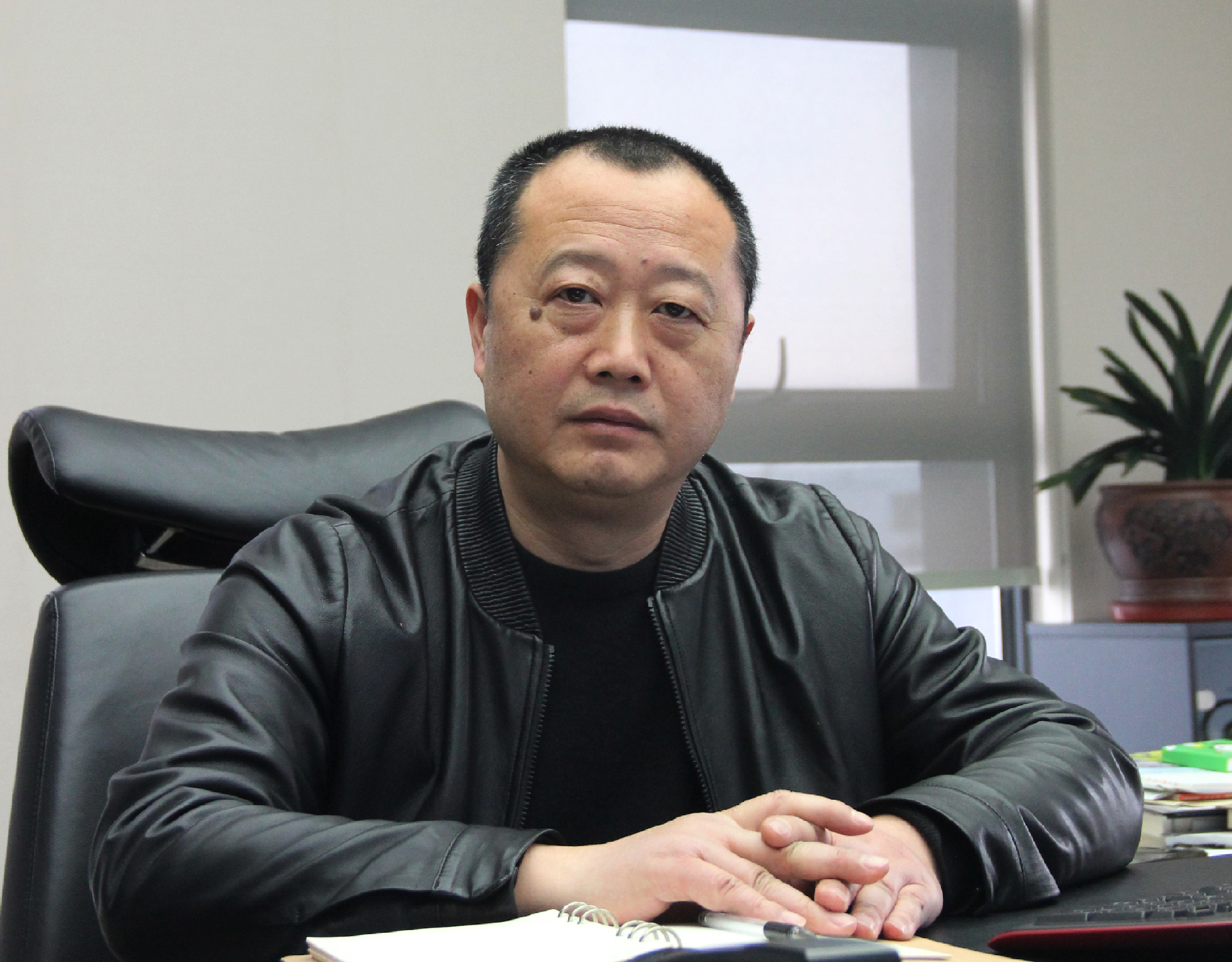 森格老总_森美颜老总的照片